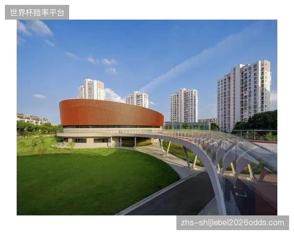 对传统体育场地的过度景观化改造，是一种保护，还是一种精致的破坏？